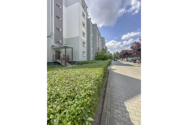 opolskie, brzeski, Brzeg, Czesława Janczarskiego, Nowa cena Przestronne mieszkanie w Brzegu